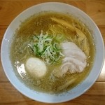 無化調 鶏白湯ラーメン 麺舗 作一 - ど煮干し鶏白湯淡玉らーめん（810円）