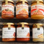 サンクゼール・久世福商店 - 料理写真:アンチョビ&トマトソース、雲丹とトマトのパスタソース、紅ずわい蟹のトマトクリームソース、茄子のミートソース、アラビアータソース、コク旨ペペロンチーノ