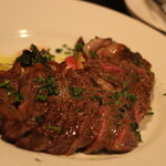 ピッコロ　ヴァーゾ - 牛ロースのステーキも軽く4人分くらいはある・・・