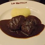 ラ・ベットラ・ダ・オチアイ - 牛ほほ肉の赤ワイン煮