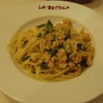 ラ・ベットラ・ダ・オチアイ - 海老・帆立・イカのバジリコ風味ラグーソース