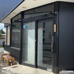 麺亭 うすざわ - 外には暖簾は掲げられずに営業中の札が