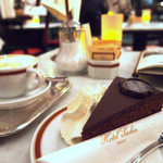 Café Sacher - ザッハートルテ€5.6、メランジェ（コーヒー）€4.9