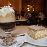 DEMEL - Ｏberscremeschnitte€4.0、アイシュベンナー€5.2