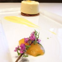 ユニオン スクエア トウキョウ - デザートセット 1510円 の柚子チーズケーキ 紫蘇のソース ビワのコンポート