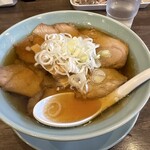 ラーメン くどう - 料理写真:澄んだ醤油スープにチャーシューがたっぷり！