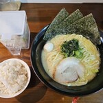 横浜家系ラーメン 赤家 - 