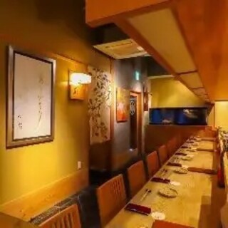 【カウンター席｜8名様まで】職人の手捌きを間近で眺める特等席