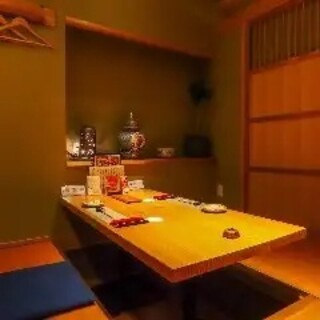 掘りごたつ式となっており足元を気にせずお過ごしいただけます。