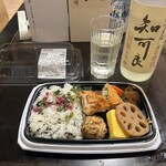 カスミ フードスクエア - お弁当は銘酒といただきました♪