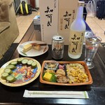 カスミ フードスクエア - こちらのお弁当も日本酒知可良といただきました♪