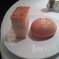 ポンテ ベッキオ - ロゼワインのパンと白胡麻のパン