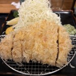 とんかつ いわい - 白い衣系の揚げ具合♪