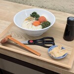 銀座うどんしら石 - 明太釜玉バターうどん　850円　＆　サービス品