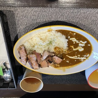 ステーキ&カレー 六軒ロール_0