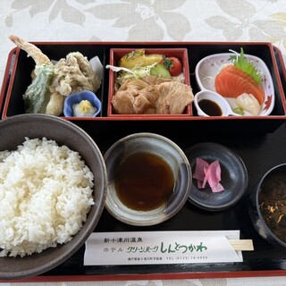 レストラン すばる (グリーンパークしんとつかわ)_0