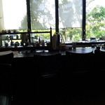 散歩道 - やわらかな日差しが入ります