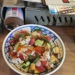 磯丸水産 - バラチラシ丼