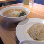 中華そば＋半チャーハン（880円）