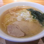 煮干しの香りが心地よい中華そば