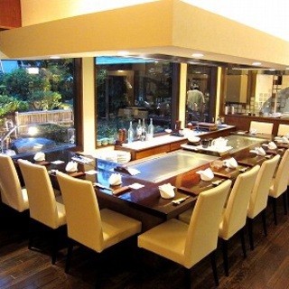 Seats with a view of the garden are popular. Private rooms are also available.