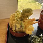 そばうどん処 尼子 - 天ぷら盛り合わせ