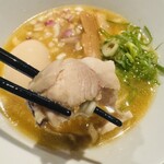 鶏煮干しラーメンういんず - 柔らかい鶏チャーシュー