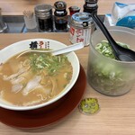ラーメン横綱 - 料理写真:ラーメン並 730円(税込) ※今も昔も、ネギ入れ放題サービスは健在