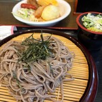 ヤハタ すしべん  - 料理写真:大好きなざるそば。舟型の器じゃない？