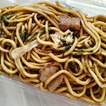 鈴木焼きそば - パック開けたトコ