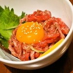 味道苑 - 2015.1 和牛炙りロースのユッケ仕立て（950円）