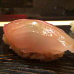 鮨 とかみ - 2015/5_ランチ3貫目：シマアジ