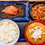 吉野家 - 料理写真:牛金目鯛の煮付け定食 (とん汁)
