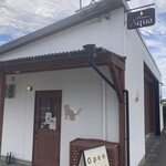 ベーカリー アクア - 尼寺地区の住宅地の中にポツンとあります