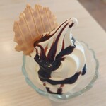 たてっくる - ソフトクリーム（チョコレートソース）