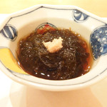 鮨処 みや - お通しモズク