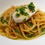Cucina Italiana 東洞 - 桜海老を打ち込んだ自家製タリオリーニ　真鯛のアーリオ・オーリオ