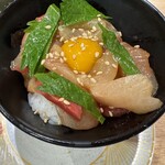 回転寿司 新竹 - 料理写真:数量限定　海鮮ユッケ丼　ミニ丼シリーズ！　440円