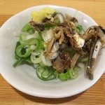 本格さぬきうどん　穂乃香 - ネギ他を小皿に取って、うどんの出来上がりを待ちます　※2015年4月