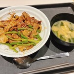 松屋 - 料理写真:牛カルビホルモン丼 990円