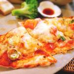 陶蔵 - 鶏ささみをピザ生地にみたててある