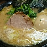 Mentatsu Umaya - ラーメン、味玉