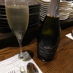 まずはスプマンテで乾杯^^