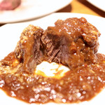 マチェレリーアディタケウチ - 牛ほほ肉のほどける赤ワイン煮込みの断面 '15 3月下旬