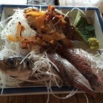 漁師料理十次郎 - 鯵の刺身+貝も付いてます