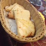 ビンドゥ - チーズナン