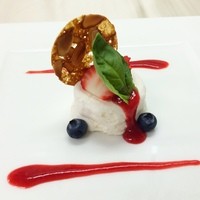 苺のクレーム ダンジュ　カプレーゼスタイル