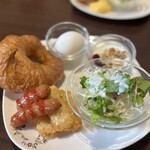 ビリオン珈琲 - 料理写真:15番 バタークロワッサン&ソーセージハッシュ