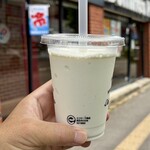 ドミノ・ピザ - ドリンク写真:バニラ系のシェイク(税込み650円)