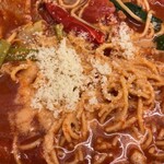 ラーメン魁力屋 - パルメザンチーズをかけるとこんな感じ